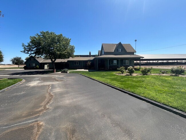 Building Photo - Country home with inground pool/spa. Pool ...
