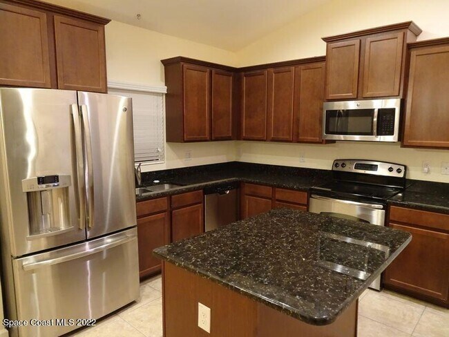 Kitchen - 1080 Cayman Dr