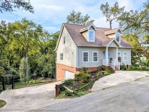Building Photo - 367 Rowe Rd