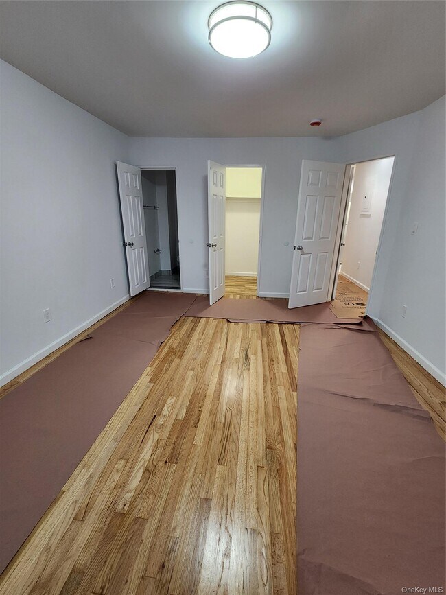 Foto del edificio - 905 E 82nd St