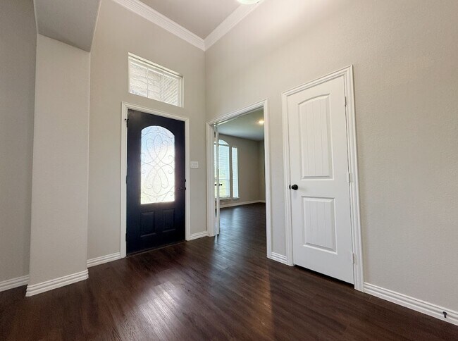 Building Photo - 104 Cottonwood Ct