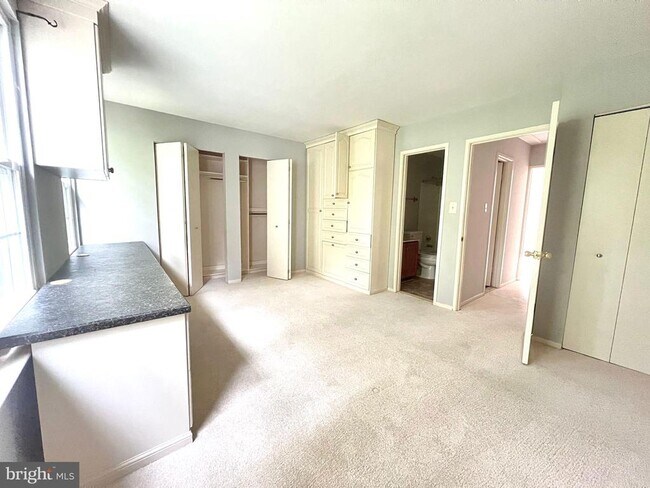 Building Photo - 5884 Bridgetown Ct