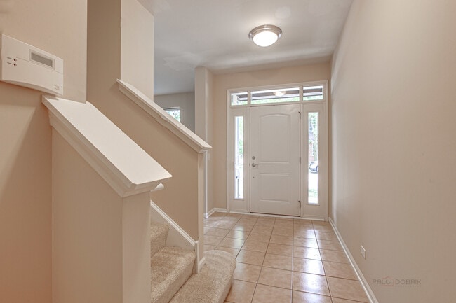 Building Photo - 726 Summit Ln