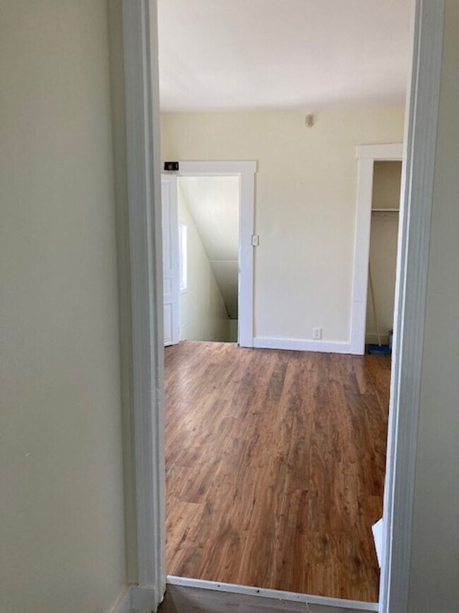 Building Photo - 18-20 VAN LEAR