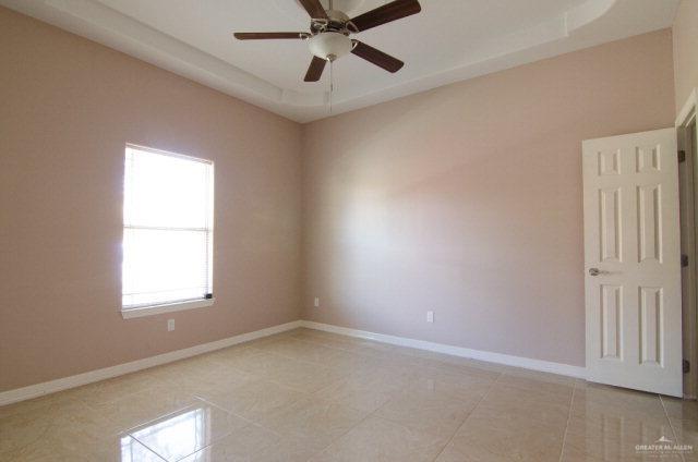 Foto del edificio - 15 Regal Dr