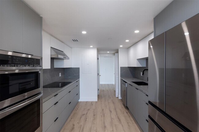 Building Photo - 11113 Biscayne Blvd