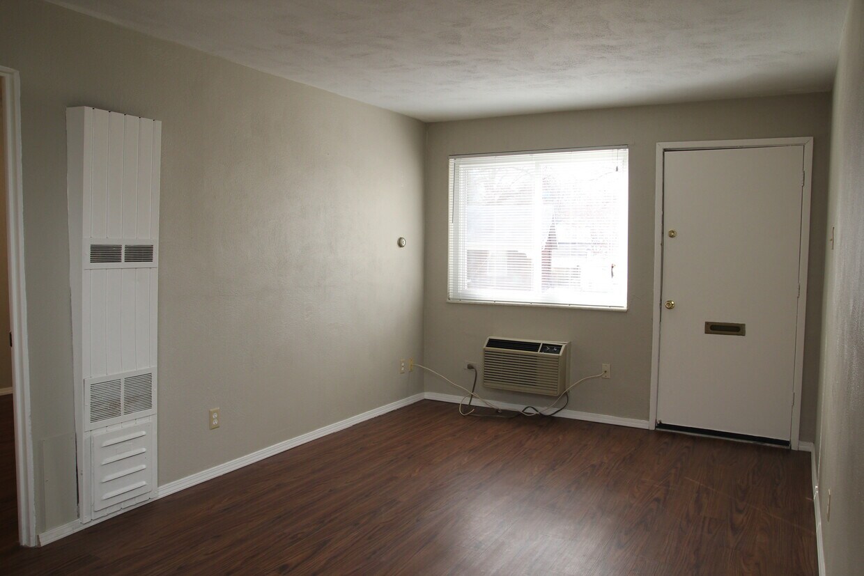 Primary Photo - 7457 Williams Ave