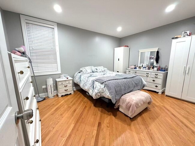 Foto del edificio - 5351 W Foster Ave