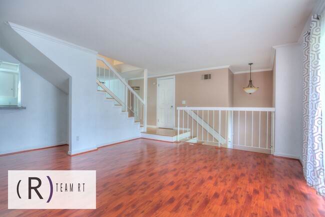 Building Photo - Limited-Time Offer for $2850! 2 bedroom an...