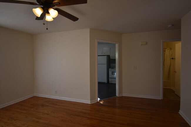 Foto del edificio - 2 Bedroom Duplex Close to MTSU & Downtown ...