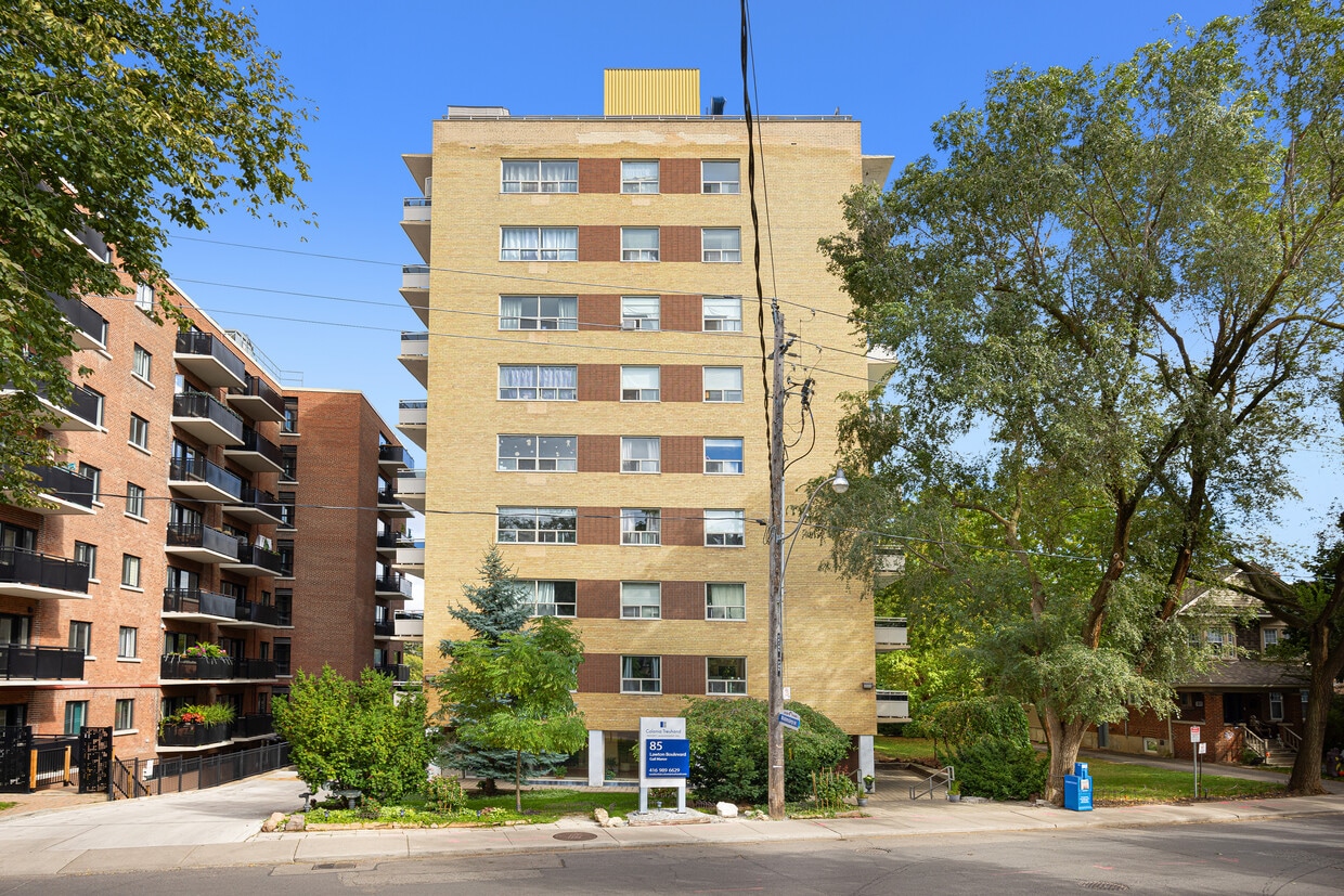 Building Photo - Gail Manor