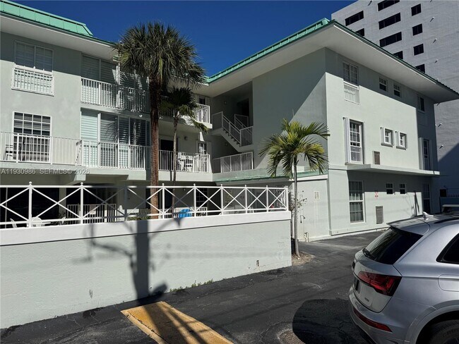 Foto del edificio - 300 Sunrise Dr