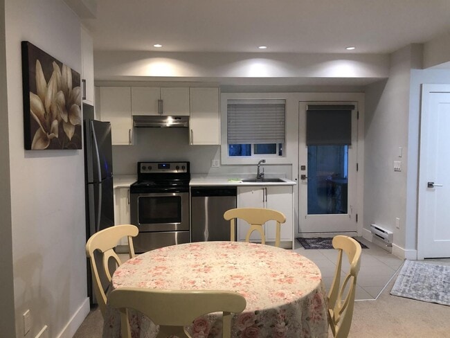 Photo du bâtiment - 16475 21A Ave