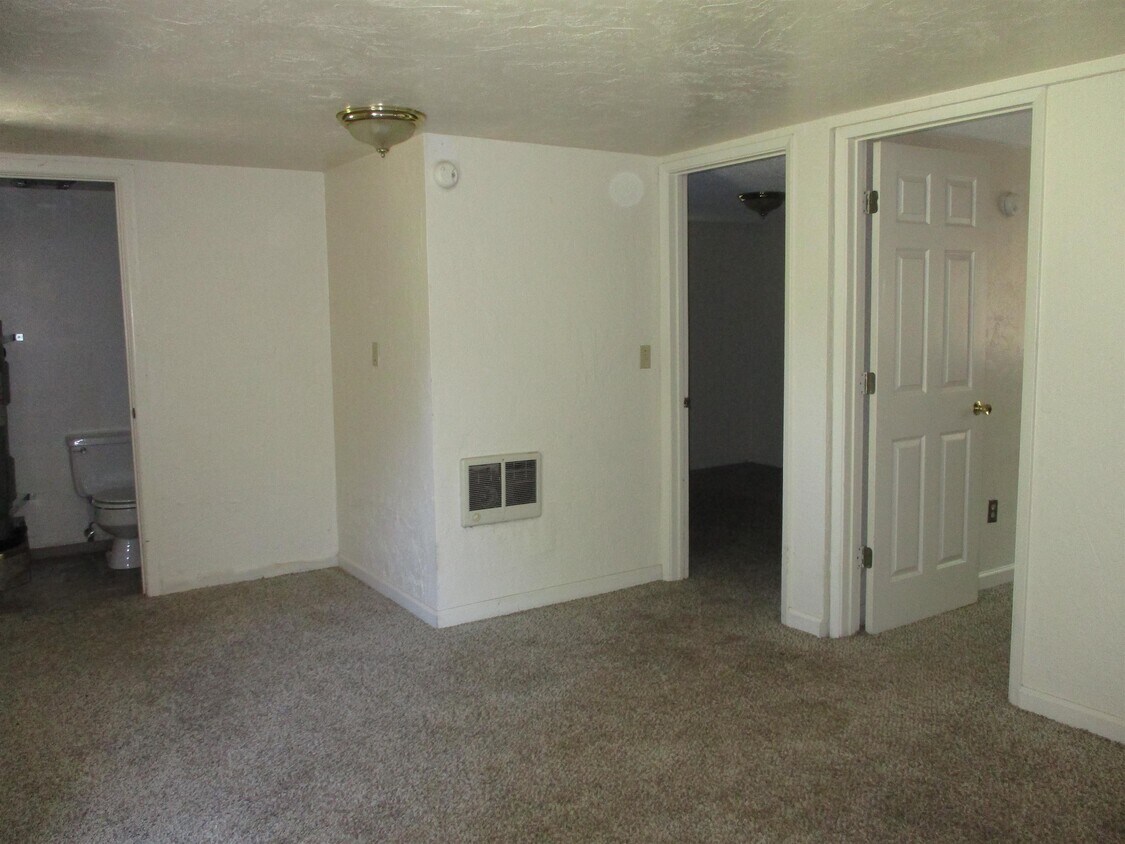 1431 1/2 W Broadway, Eugene, OR 97402 Townhome Rentals in Eugene OR