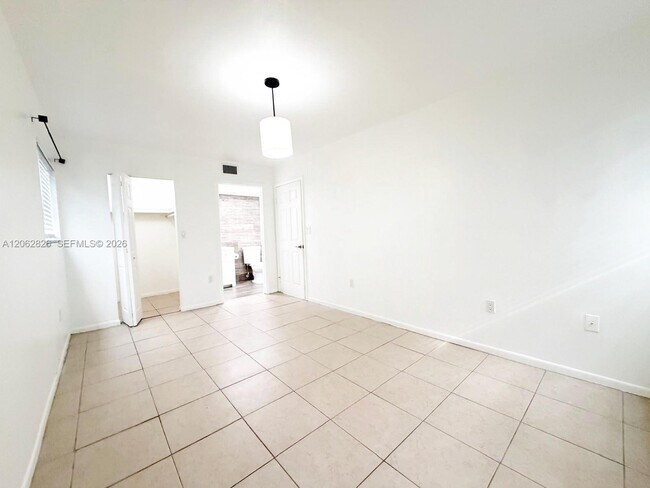 Foto del edificio - 20681 NE 4th Pl