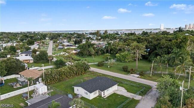 Foto del edificio - 138 Brooks Rd