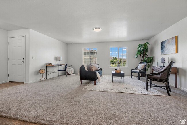 Foto del edificio - Updated Eagle Mountain Condo