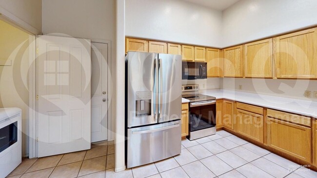 Building Photo - 8142 N Peppersauce Dr