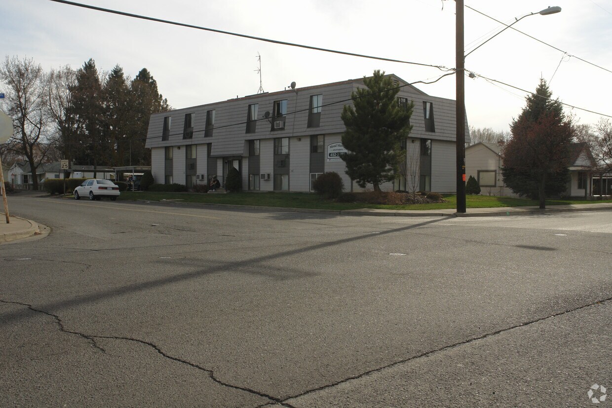 Building Photo - Mead Manor