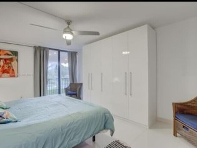 Foto del edificio - 3375 N Country Club Dr