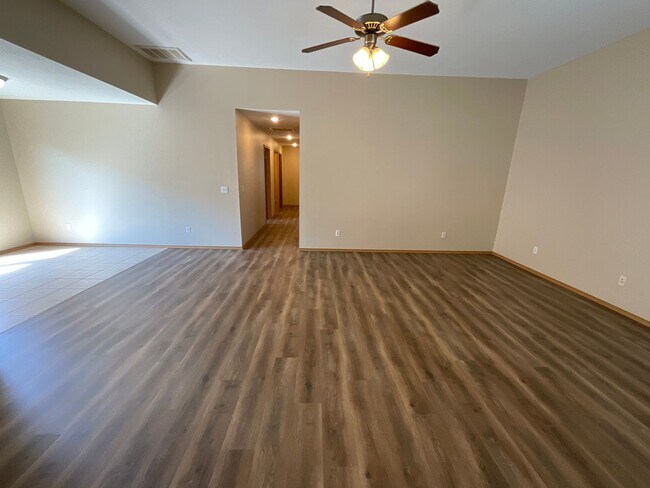 Foto del edificio - LEASING
