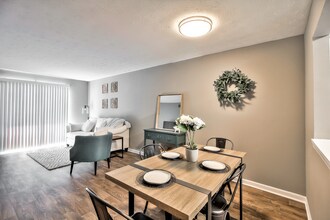 Dining Room-01.jpg - Hideaway