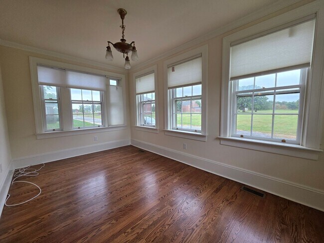 Building Photo - Delaware City Alert!! 2 bed 2 full baths Townhome available