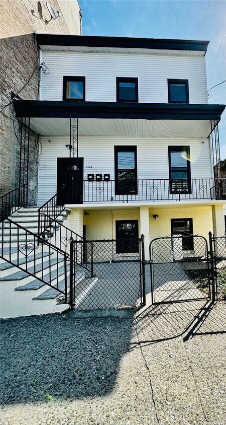 Primary Photo - 2064 Bathgate Ave