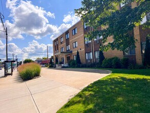 Building Photo - Huntington Green Apartments