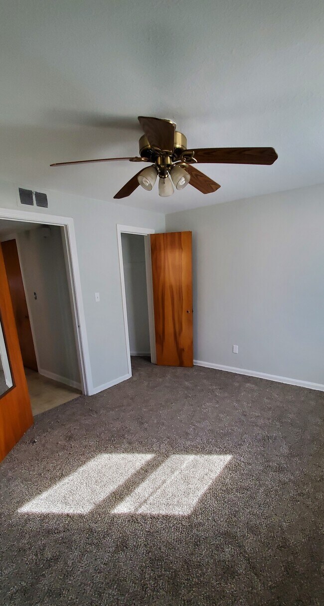 Bedroom - 5392 Broadview Rd