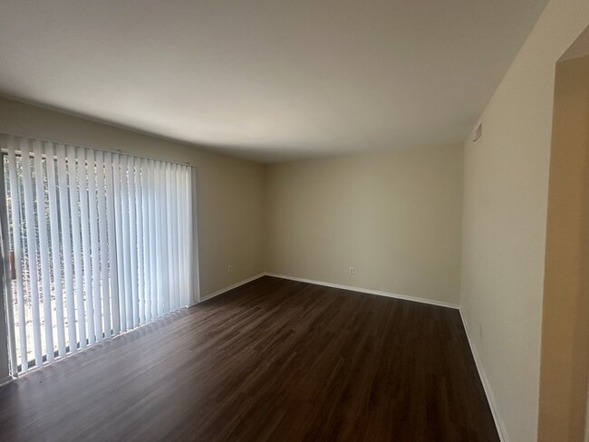 Foto del edificio - 2 Bed Condo Minutes to Downtown Raleigh & ...