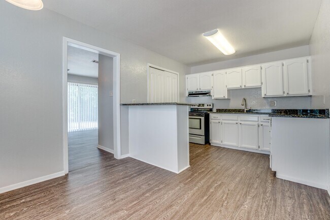 Foto del edificio - 629 Park Ln