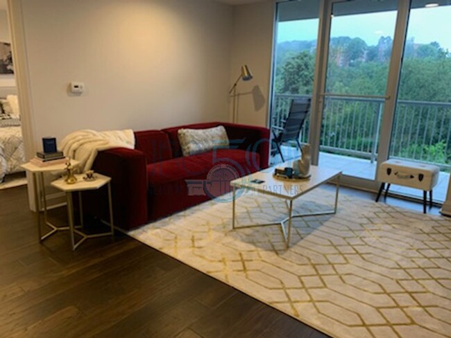 Building Photo - 2 BR 2 BA Luxury Condominium