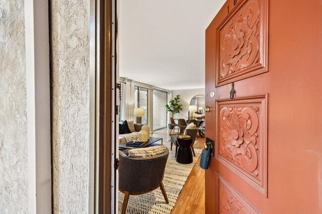 Foto del edificio - 1425 Lakeside Dr