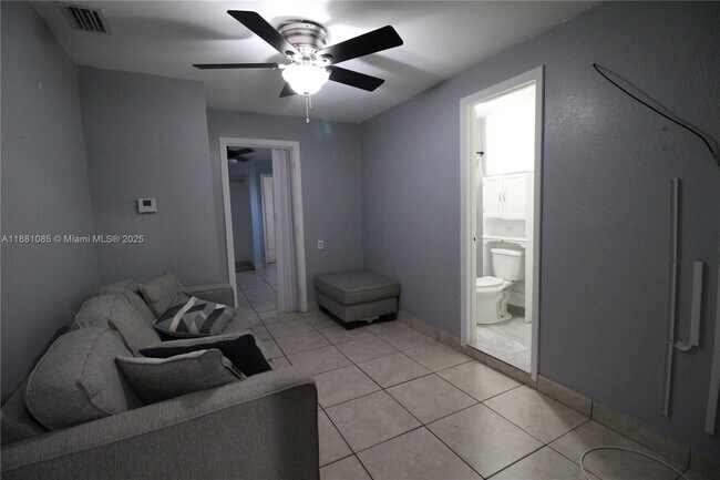 Foto del edificio - 16120 NW 45th Ave