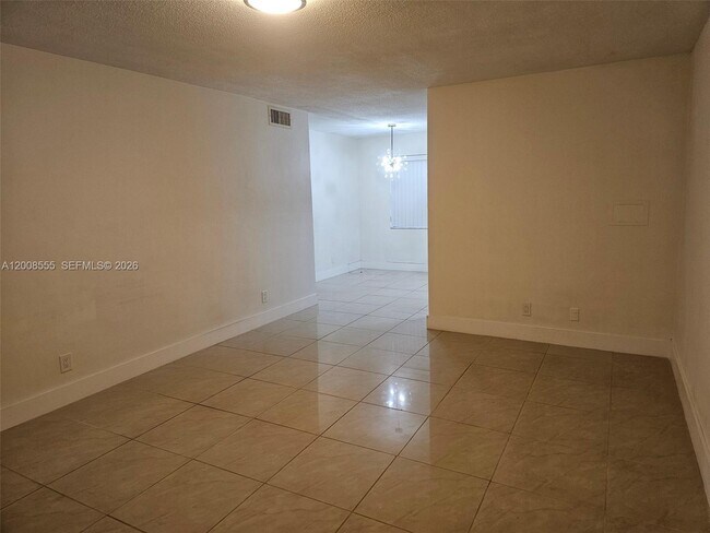 Foto del edificio - 900 Tallwood Ave