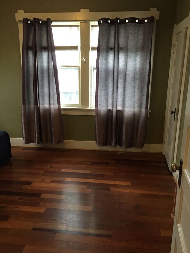 Foto del edificio - LONG REALTY AND PROPERTY MANAGEMENT- 3 BED...