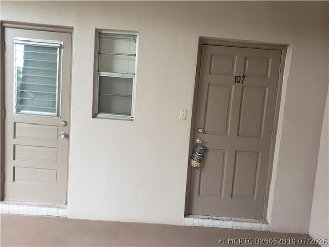 Foto del edificio - 8141 SW 24th Ct