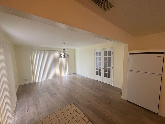 Building Photo - Charming 3 bedroom 2bath home available now!