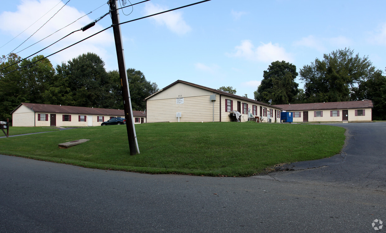 Primary Photo - Hill Street Apartments