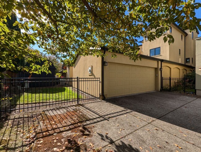 Building Photo - Spacious 2-Bedroom, 2.5-Bath Home With 240...