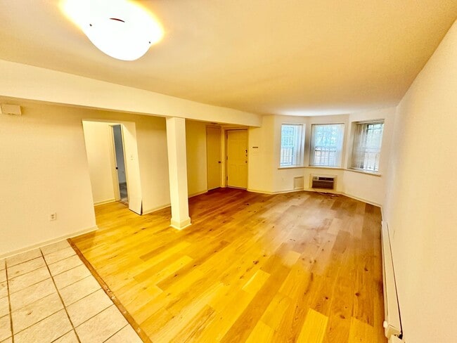 Photo - 1986 - Webster Apartment