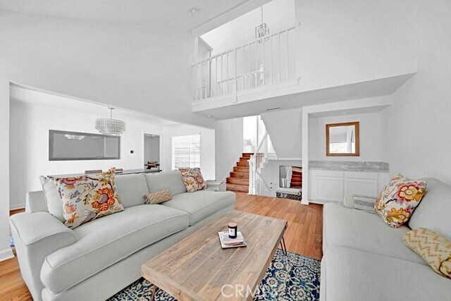 Building Photo - 2742 Hillview Dr