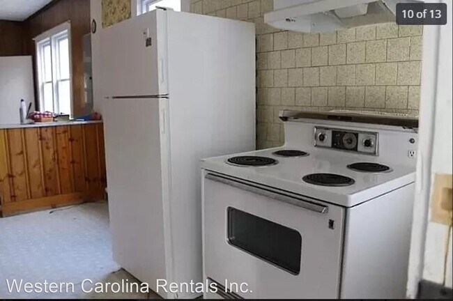 Building Photo - 3 br, 2 bath House - 17 Old Cullowhee Rd.