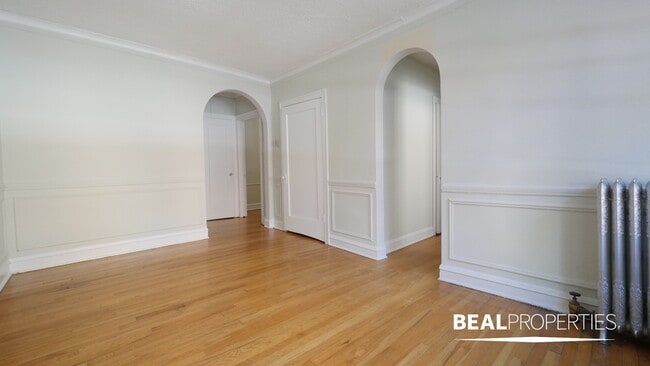 Building Photo - 544 W Surf St