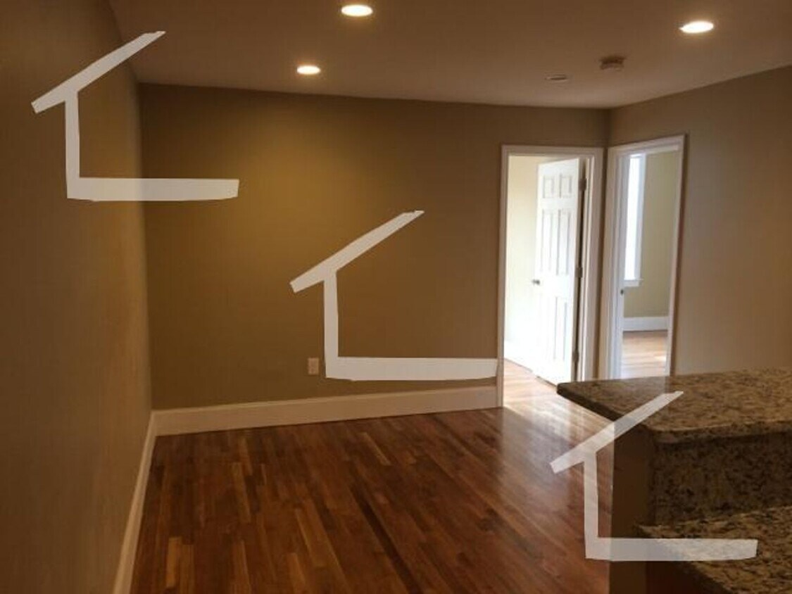 Building Photo - Beautiful 4 Bed 2 Bath available 9/1