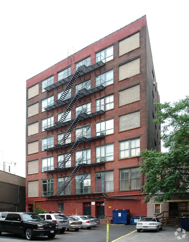 Building Photo - Searle Building
