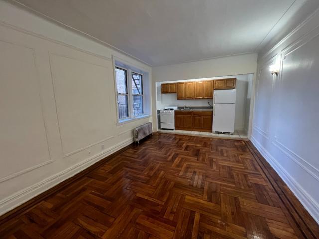 Foto del edificio - 1 bedroom in SUNNYSIDE NY 11104