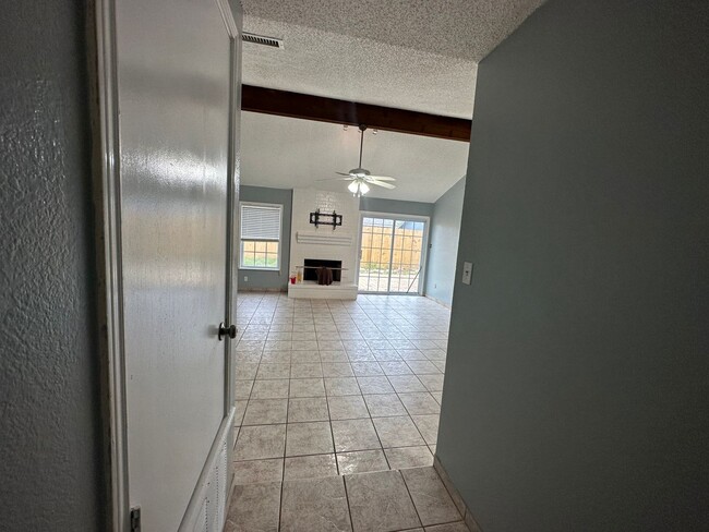 Building Photo - 2209 Baffin Bay Dr