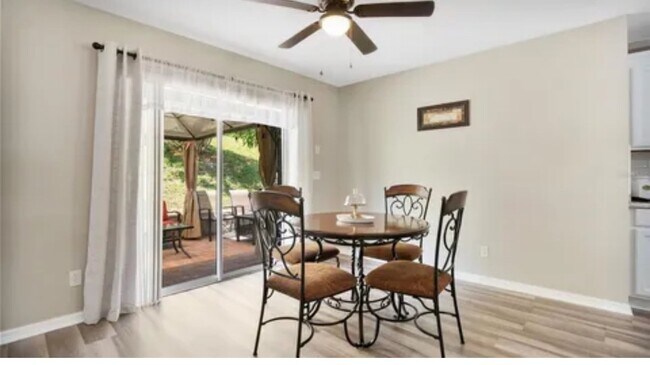 Foto del edificio - 654 Skyridge Rd